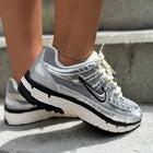 NIKE P-6000 PLATEADA