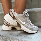 NIKE V2K BEIGE CAFE