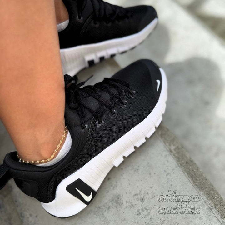 Metcom6 NIKE FREE METCOM 6 NEGRA BLANCA – La Sociedad del Sneaker
