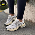 NIKE V2K BEIGE PLATEADA
